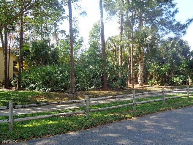 Building Photo - 2 br, 2 bath  - Sheffield Woods - 2BR 2BA