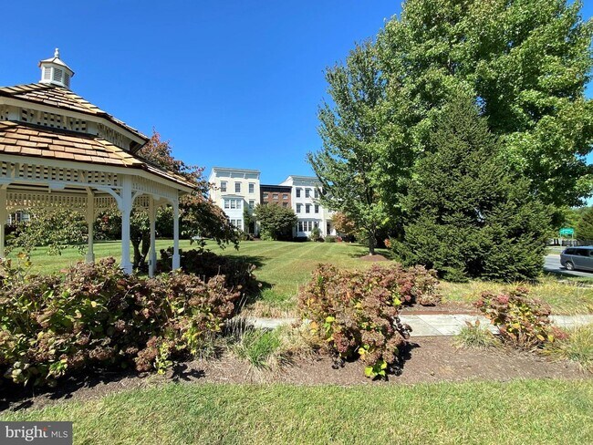 Foto del edificio - 9112 Brien Pl