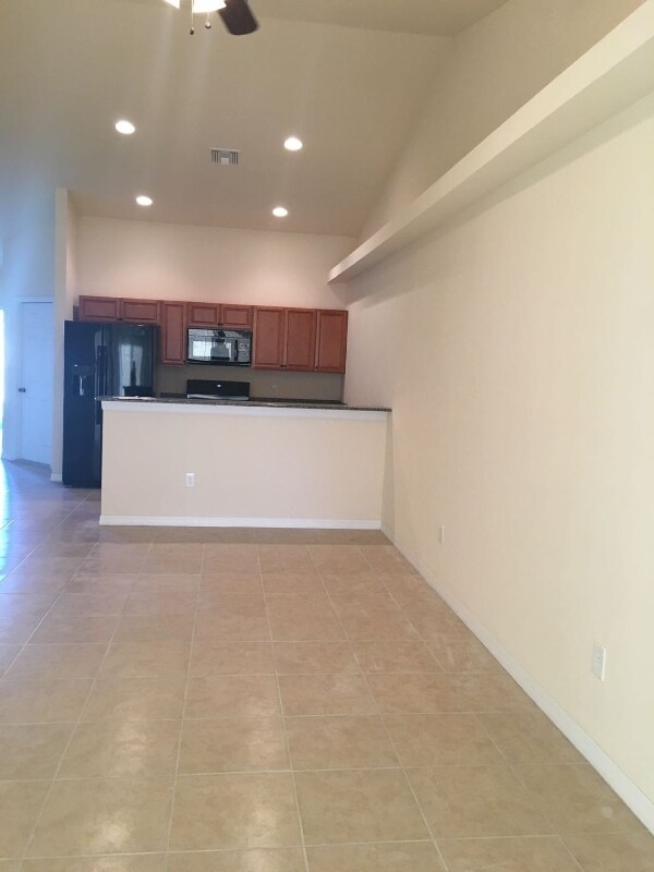 Building Photo - 1322 SE 8th Pl