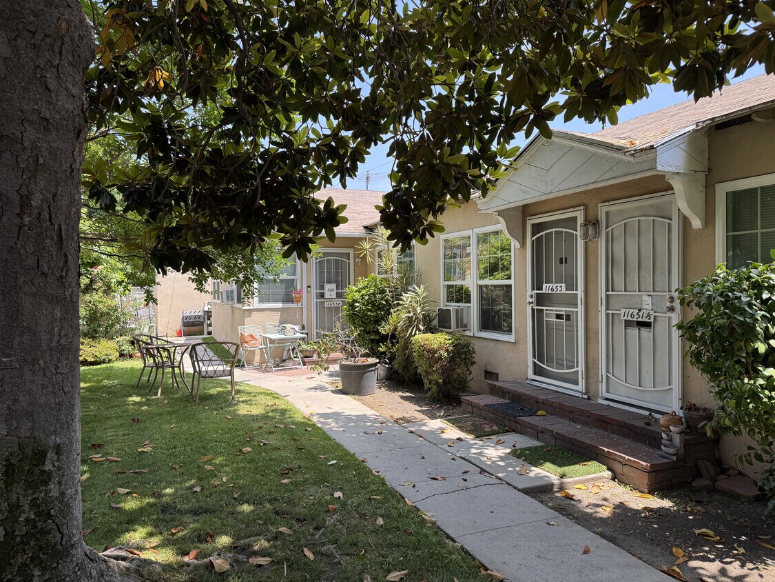 Foto principal - 11653 Magnolia Blvd