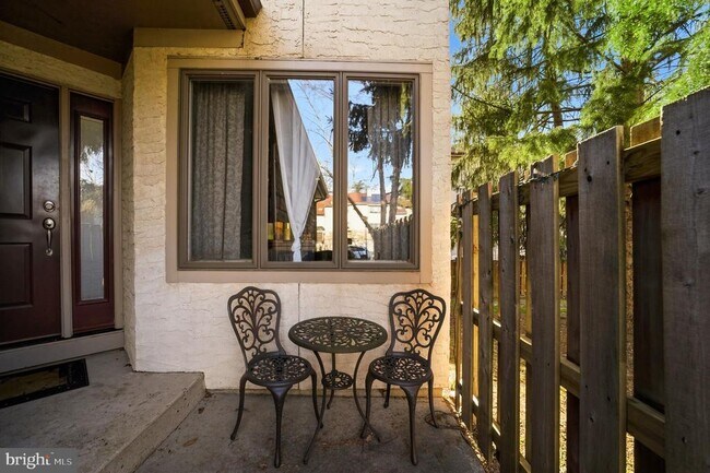 Foto del edificio - 42 Woodmont Dr