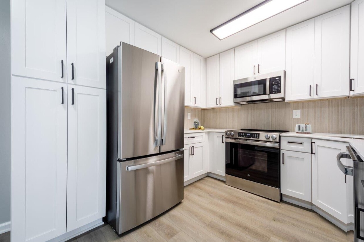 Fox Ridge and Lakeview Park Apartments - 817 Walden Ct Limerick, PA ...