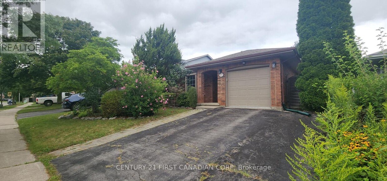 Primary Photo - 1038 Sherbourne Rd