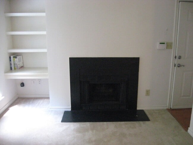 Building Photo - Beautifully Maintained 1 Bedroom 1 Bathroo...
