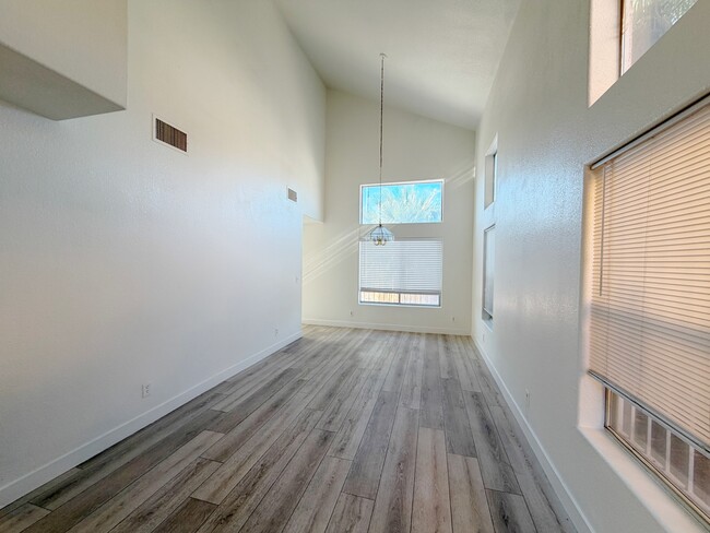 Building Photo - 593 Old W Ct