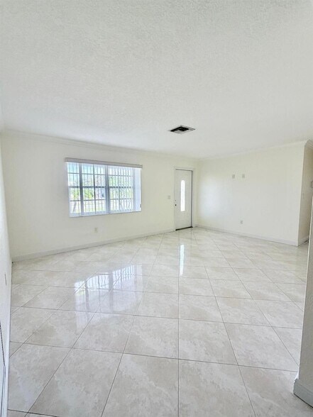 Foto del edificio - 2594 West End Rd