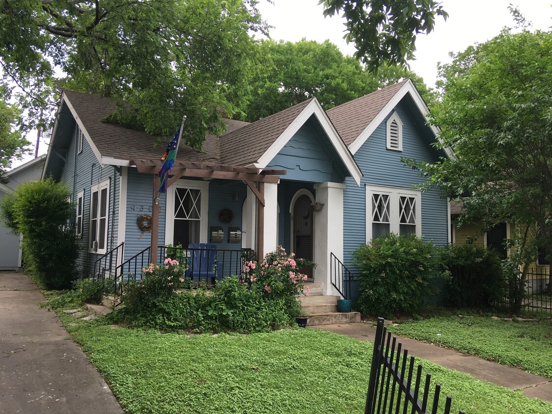 Hyde Park Gingerbread House! - 4302 Duval Street