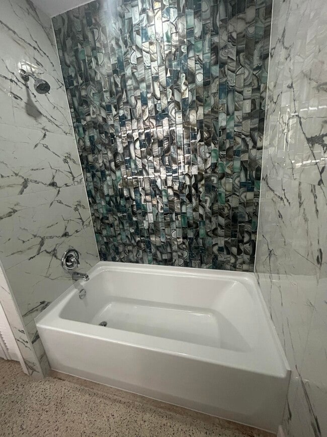 Foto del edificio - 4464 NE Skyline Dr