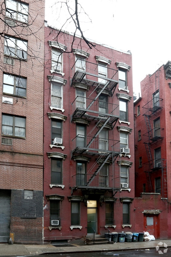 Building Photo - 454 W 45th St