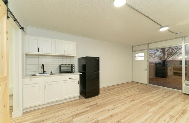 Kitchen / Living - Wyota Commons West