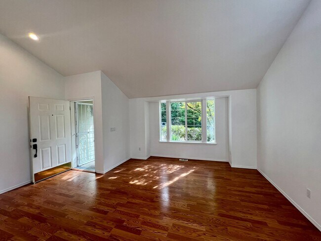 Building Photo - Move-In Special! Remodeled Rambler with La...