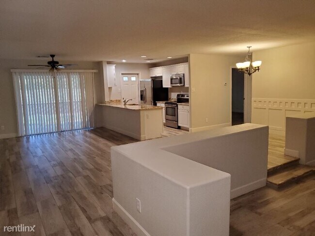 Building Photo - 3 br, 2 bath House - 6652 S La Rosa Dr