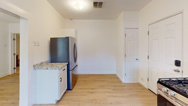Building Photo - Beautifully remodeled 1 bedroom home on large lot in Belton
