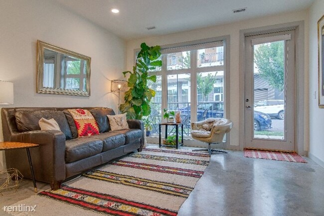 Building Photo - 1 br, 1 bath Condo - 703A Cleo Miller Drive
