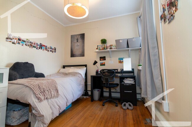 Photo - Gorgeous Brookline 5-Bed/2-Bath Apartment