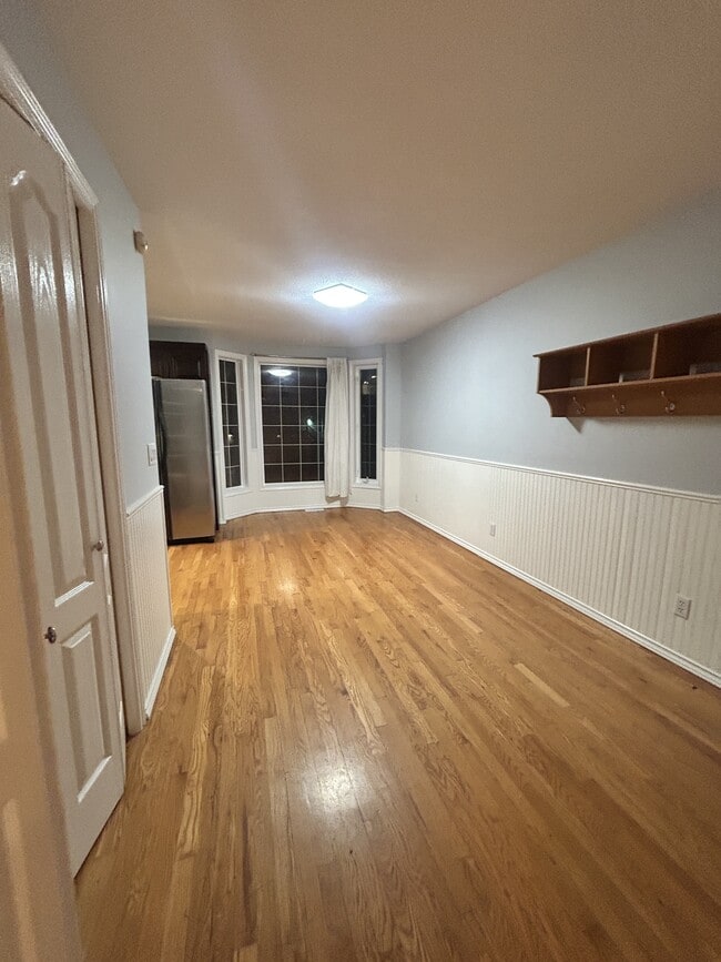 Photo du bâtiment - 7853-7826 26 Ave NW