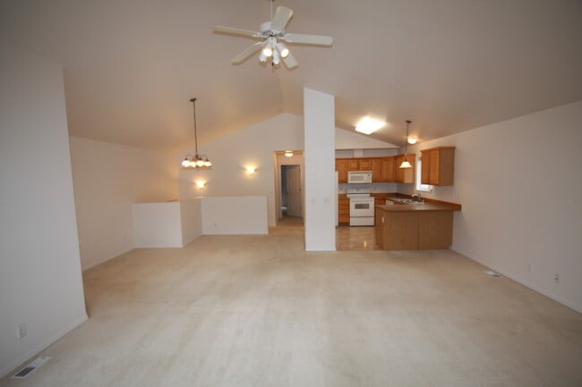 Building Photo - 4 Bedroom Eagle River Home!