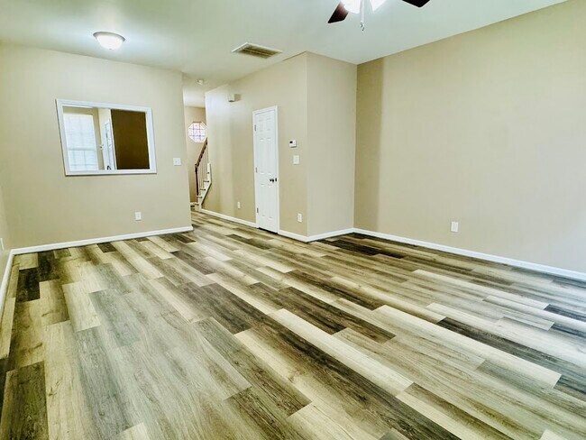 Sala de estar - 844 Horton Rd