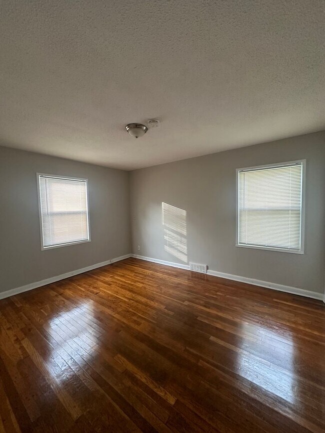 Building Photo - Two Story Two Bedroom Duplex For Rent
