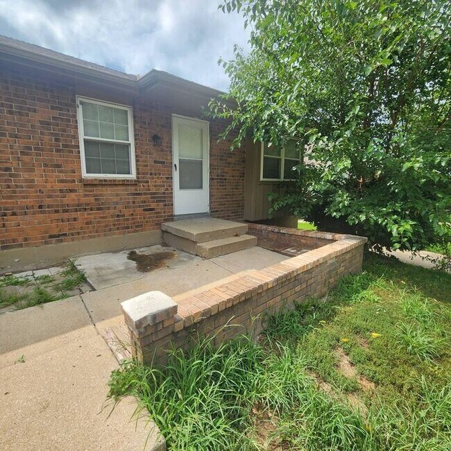 Foto del edificio - Beautifully Updated 3 Bedroom duplex in Bl...