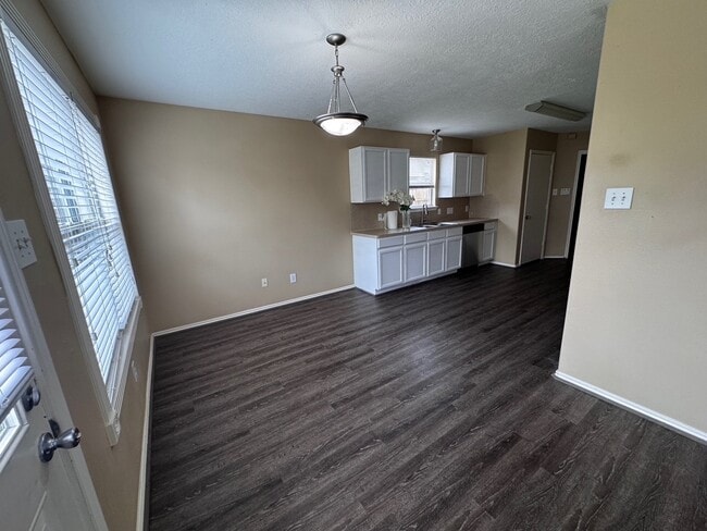 Building Photo - 1411 Hallcroft Ln