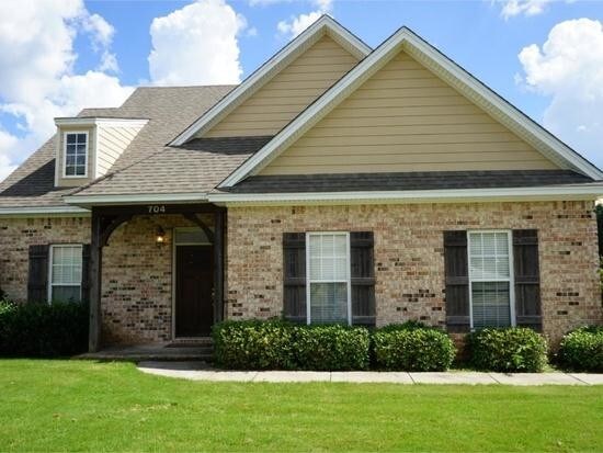 Building Photo - 704 Stanton Dr,