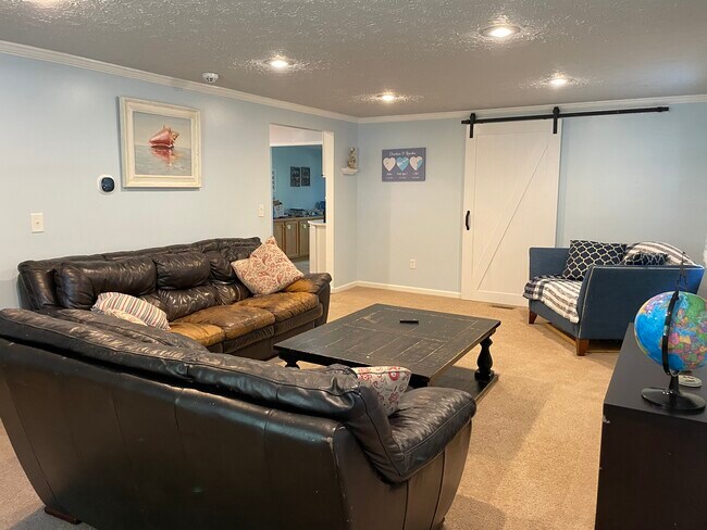 Building Photo - 6934 Traymore Ct