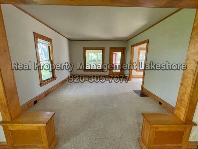 Building Photo - Large 3 Bedroom Home on 2 acres