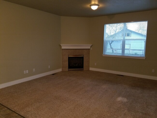 Foto del edificio - Make this house your home!