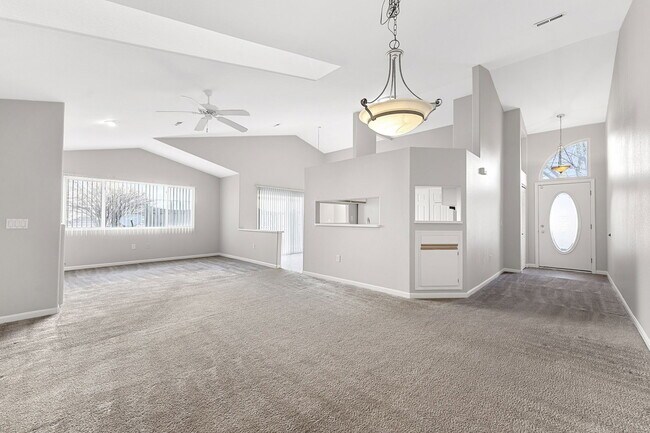 Building Photo - 903 Shadow Ln