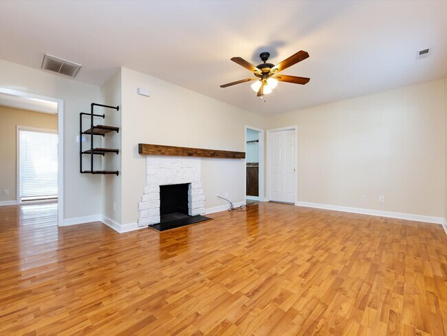 Foto del edificio - 1324 Bethel Rd