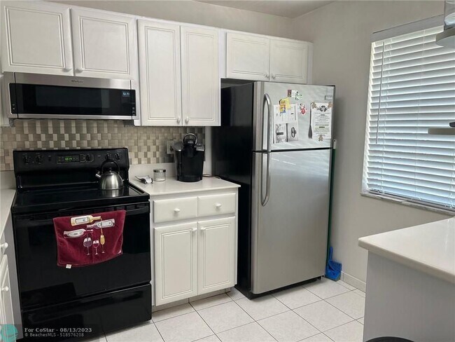 Building Photo - 4502 Martinique Way