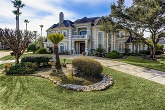 Building Photo - 13703 Lakeshore Way Cove