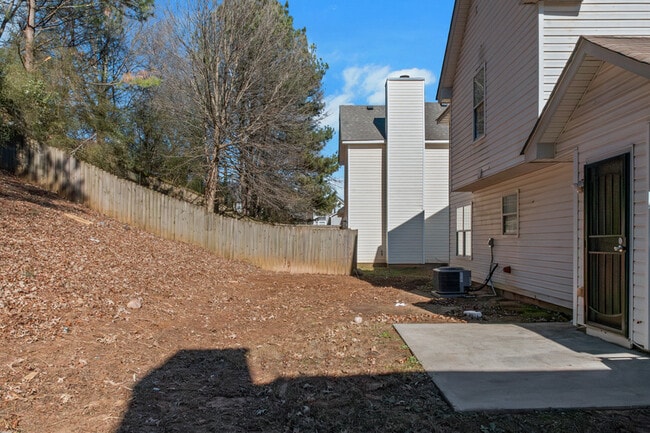 Foto del edificio - 2921 Russ Ln