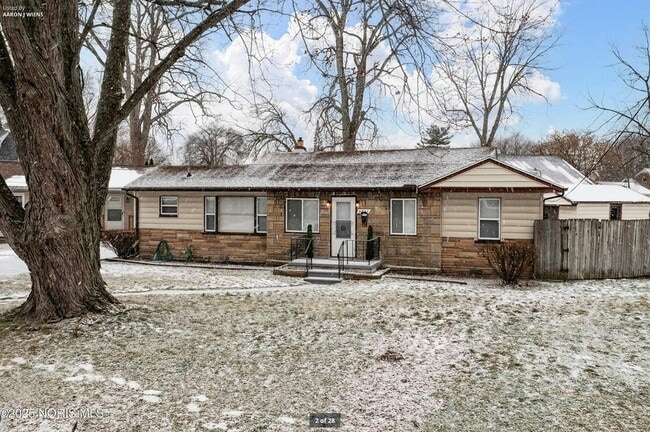 Building Photo - 4841 Leamington Ave