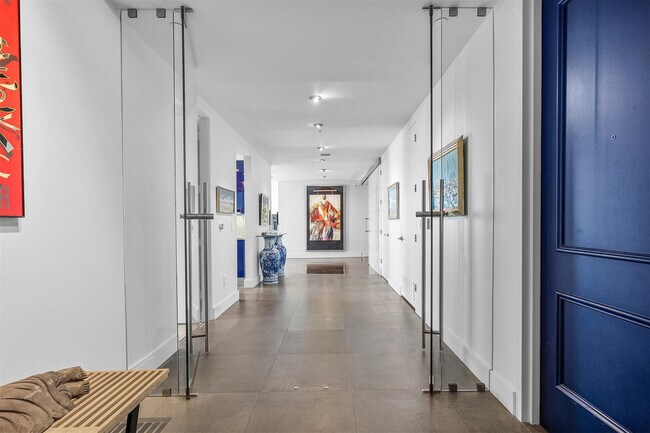 Foto del edificio - 715 Bayshore Dr