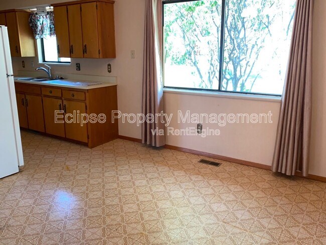 Foto del edificio - 3178 Nathan Ave