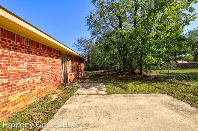 Building Photo - 2 br, 1 bath House - 1010 Carter St SE #B