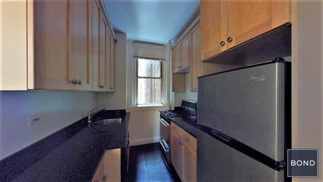 Foto del edificio - 25 E 10th St