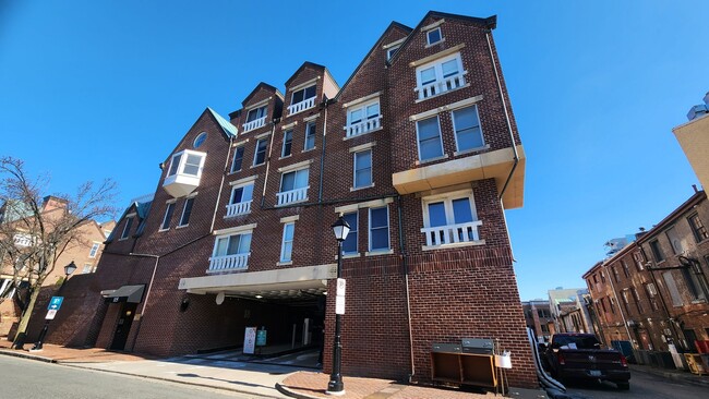 Foto del edificio - Penthouse Condo at the Torpedo Factory