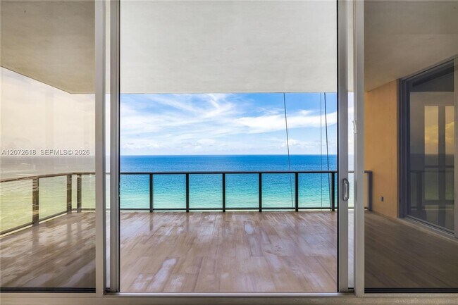 Foto del edificio - 17749 Collins Ave