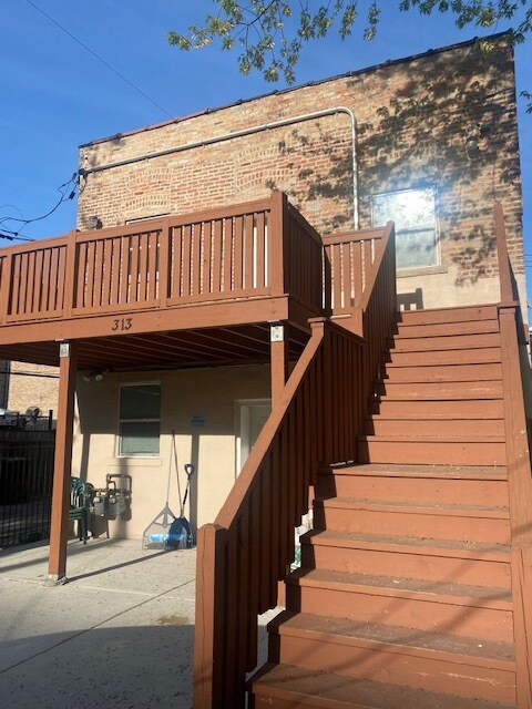 Building Photo - 313 S Albany Ave