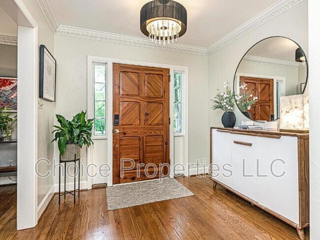 Foto del edificio - 3515 Foxcroft Rd