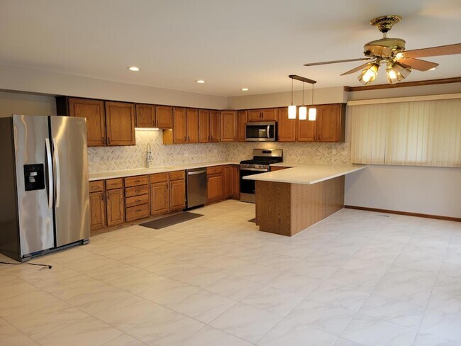 Foto del edificio - 3483 S Shore Dr