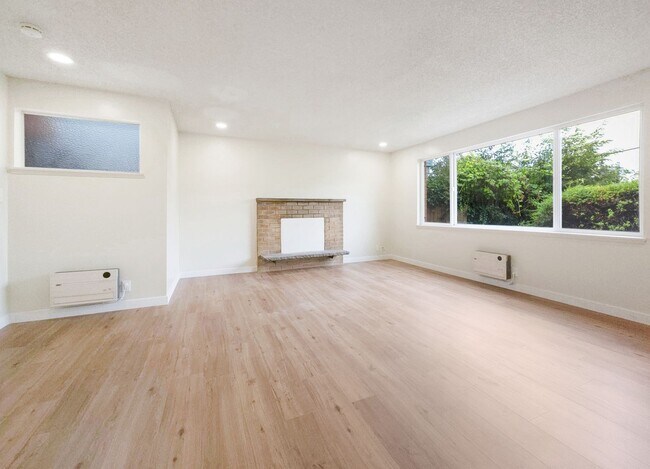 Foto del edificio - Serene Lake Union Apartment with Scenic Vi...