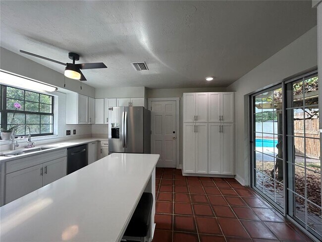 Foto del edificio - 3322 NW 39th Ter