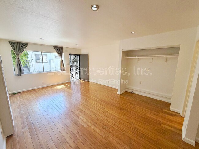 Foto del edificio - 362 N San Vicente Blvd