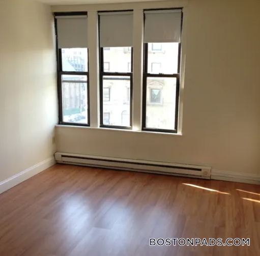 Building Photo - 1126 Boylston St