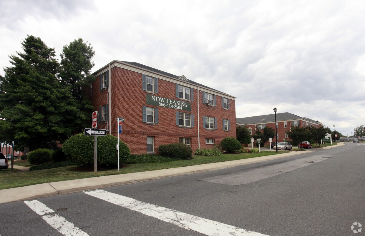 West River Station Apartments in Alexandria, VA