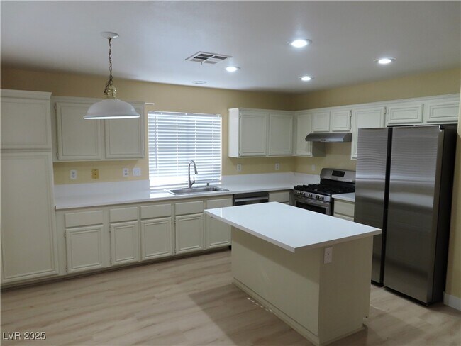 Foto del edificio - 8103 W Rochelle Ave